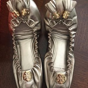 Tory Burch Reese Platinum Metallic Flats 7.5